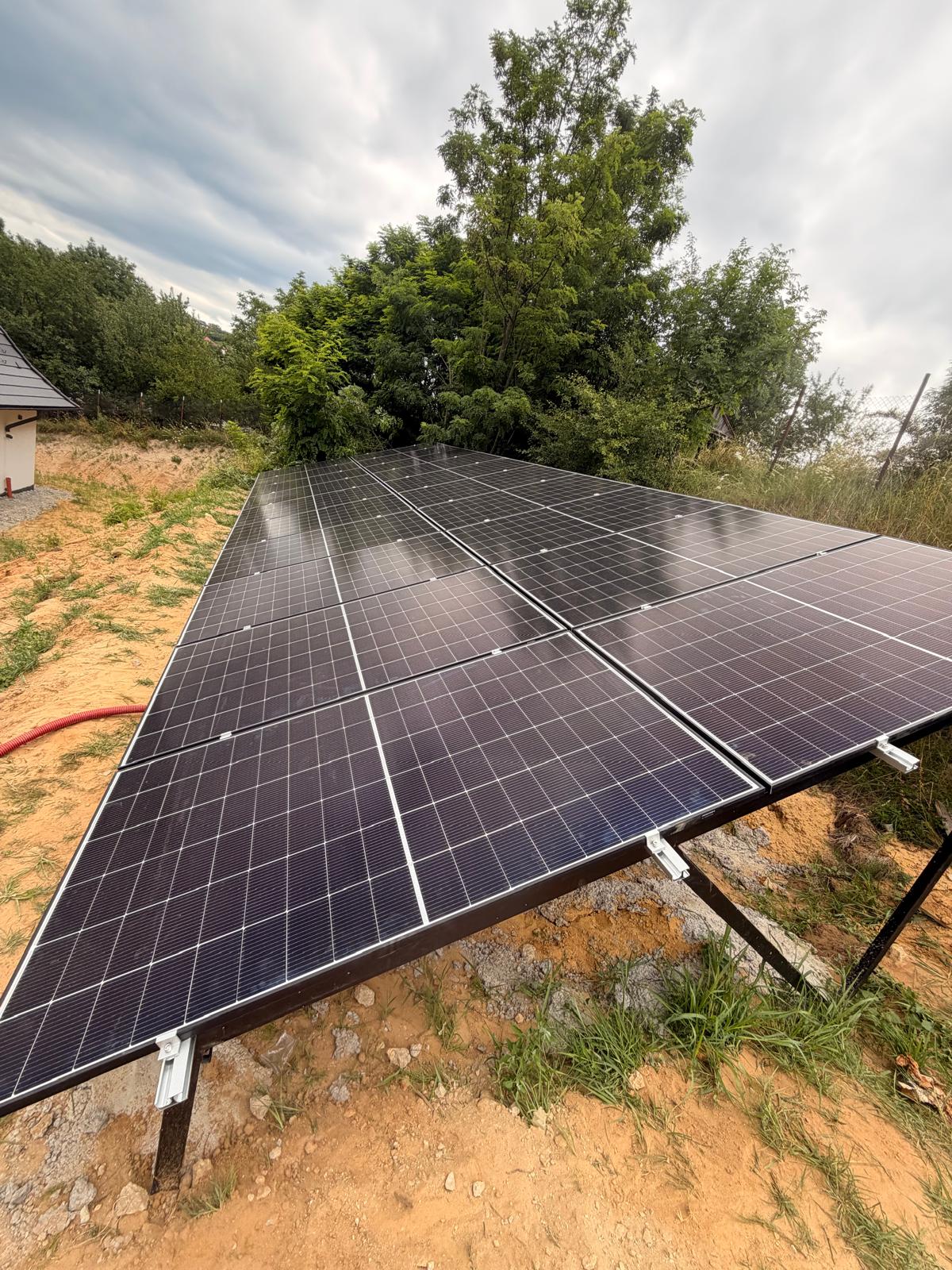 Panouri fotovoltaice montate la sol