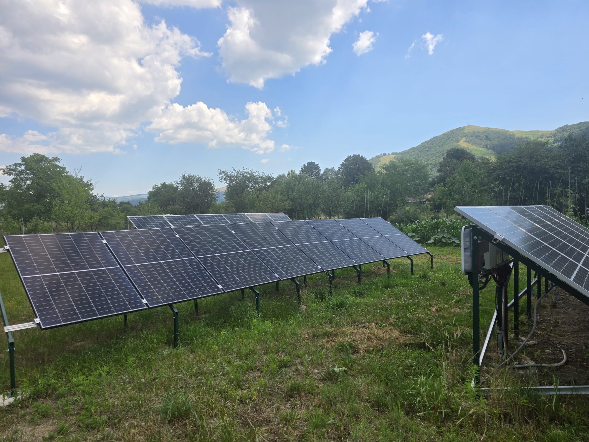 Panouri fotovoltaice montate la sol