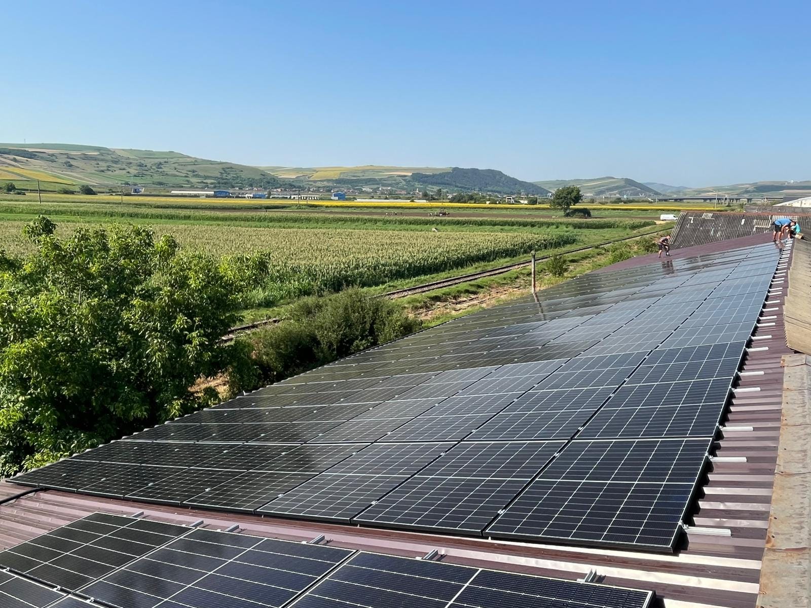 Montaj fotovoltaic pe acoperiș