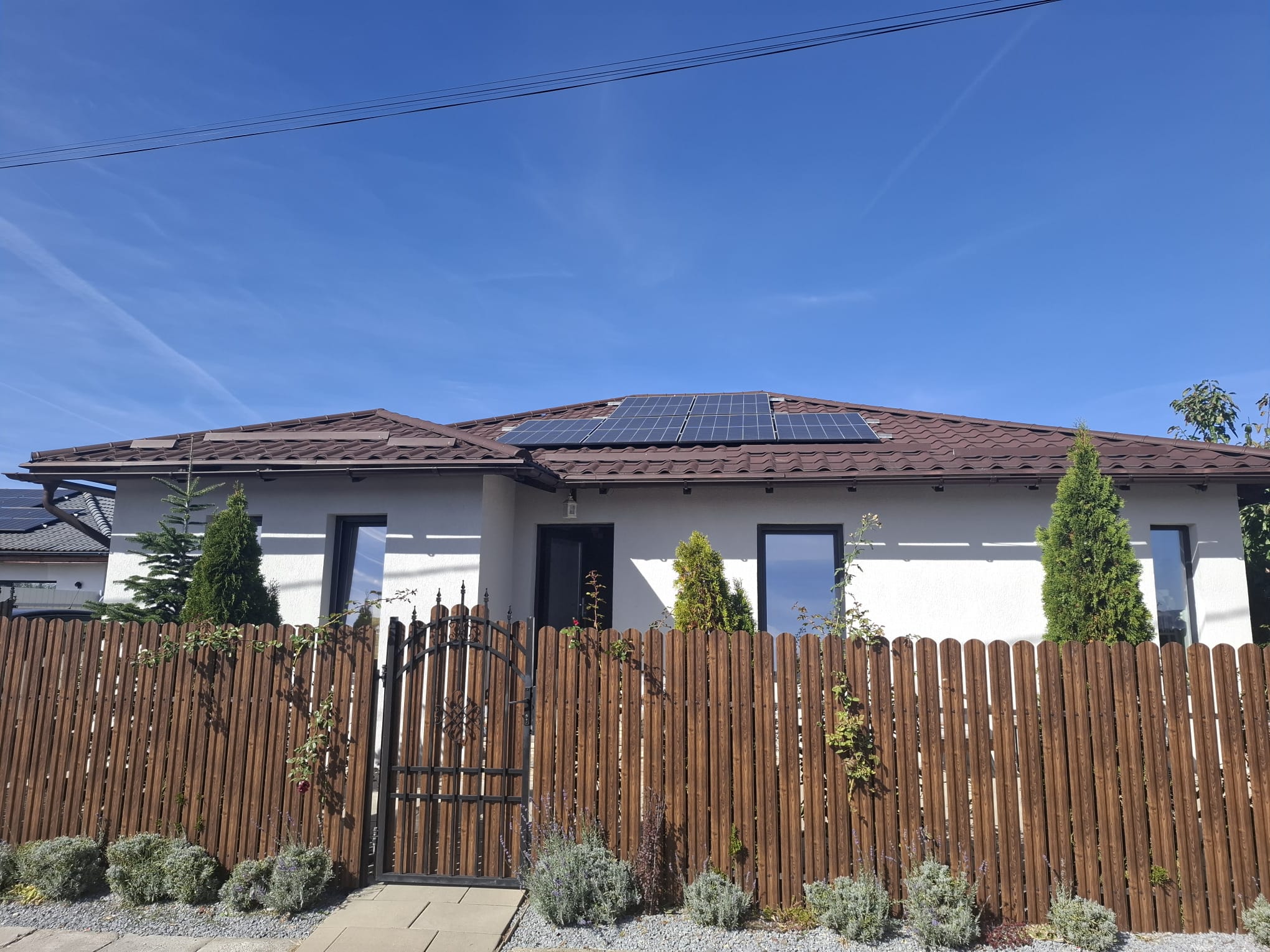 Locuință cu sistem fotovoltaic